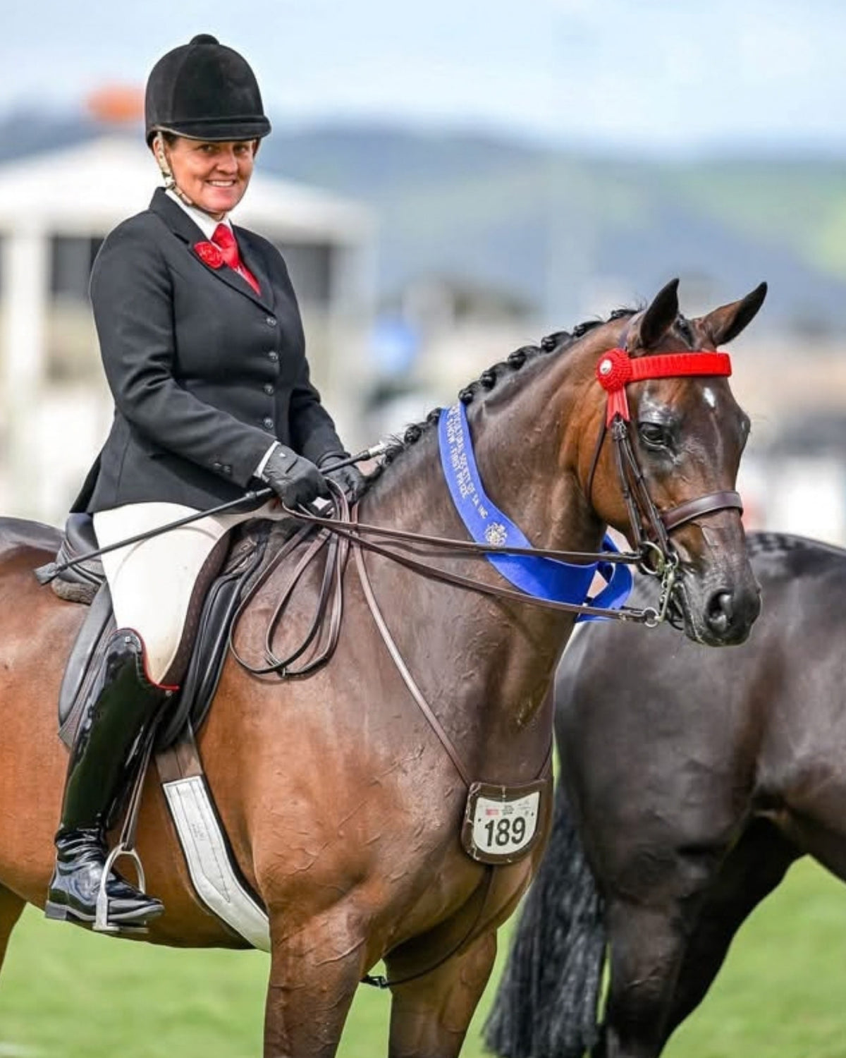 Adult rider wearing London Competition Tights in Two Tone Creme Beige in the show ring